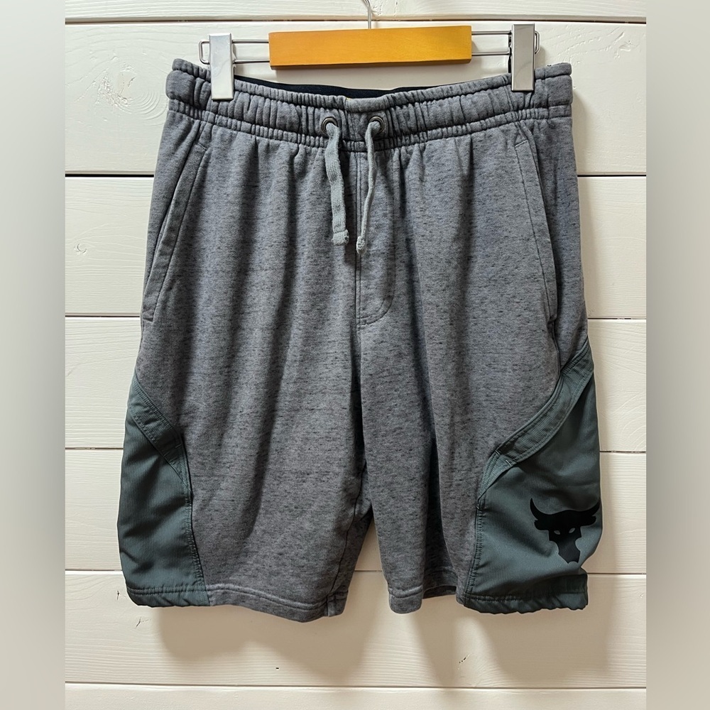 UNDER ARMOUR Grey Athletic Shorts – Men’s M